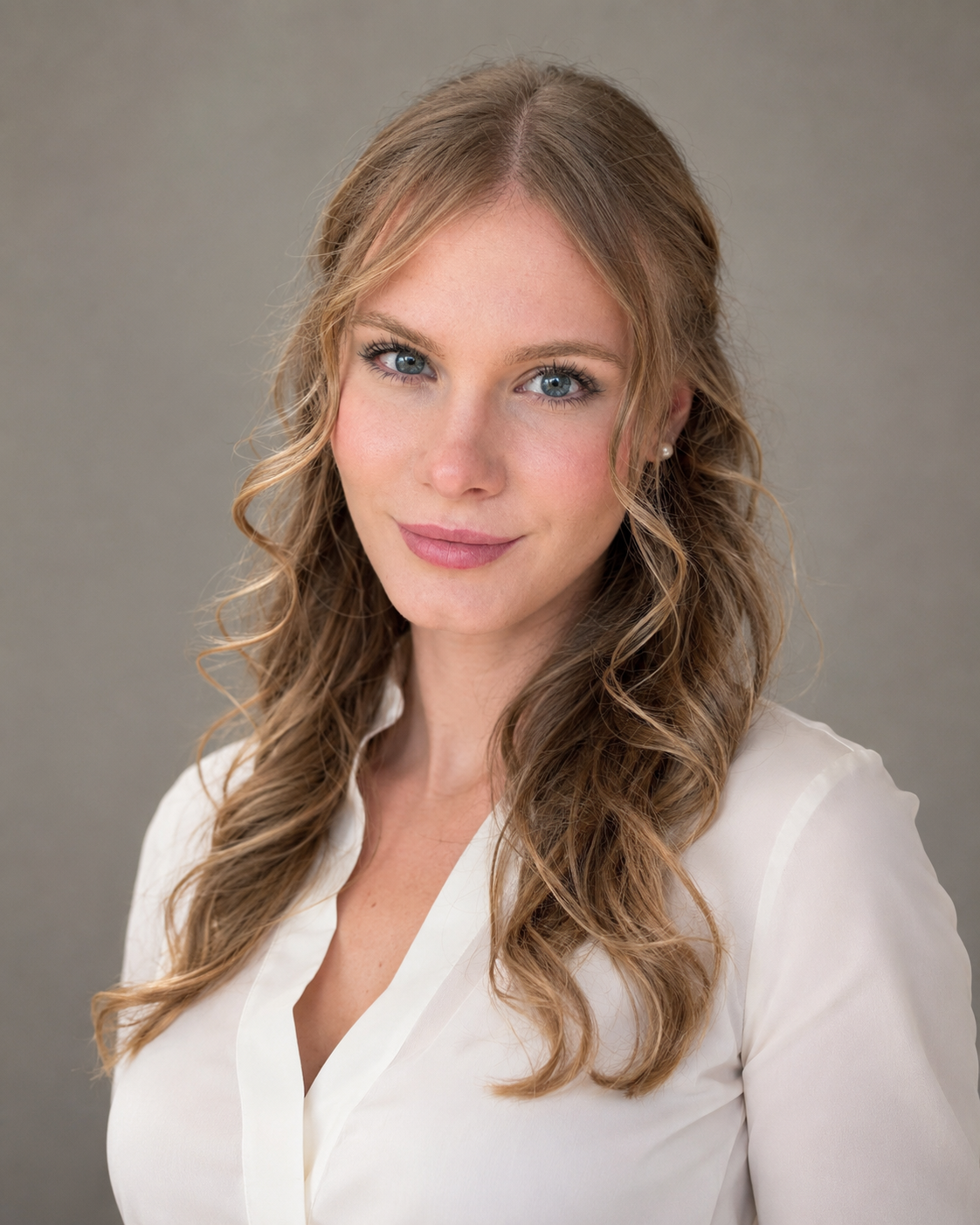 Nora Lange, Referentin für praxisnahe KI-Schulungen